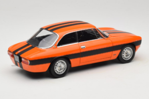 Alfa Romeo 2000 GTV Pomarańczowy Norev 1:18 187918 Metal — zdjęcie 3 z 8
