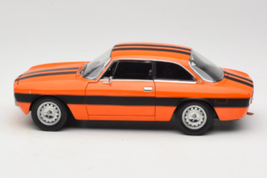 Alfa Romeo 2000 GTV Pomarańczowy Norev 1:18 187918 Metal — zdjęcie 4 z 8