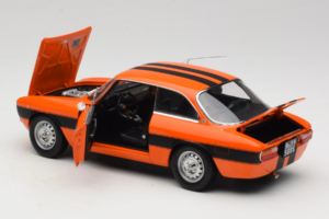 Alfa Romeo 2000 GTV Pomarańczowy Norev 1:18 187918 Metal — zdjęcie 5 z 8