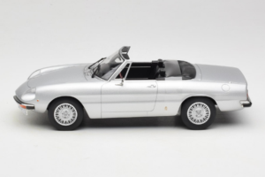Alfa Romeo 2000 Spider Srebrny Norev 1:18 187884 Metal — zdjęcie 3 z 6
