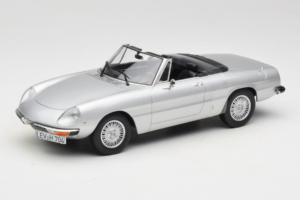 Alfa Romeo 2000 Spider Srebrny Norev 1:18 187884 Metal