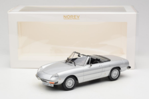 Alfa Romeo 2000 Spider Srebrny Norev 1:18 187884 Metal — zdjęcie 6 z 6