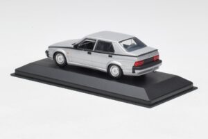 Alfa Romeo 75 3.0 V6 Srebrny Minichamps 1:43 400120461 Metal — zdjęcie 3 z 4