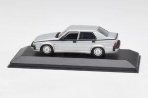 Alfa Romeo 75 3.0 V6 Srebrny Minichamps 1:43 400120461 Metal