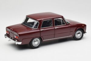 Alfa Romeo Giulia 1300 Ciemnoczerwony Minichamps 1:18 180120906 Metal — zdjęcie 3 z 8