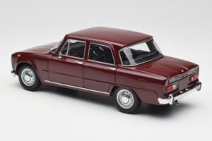 Alfa Romeo Giulia 1300 Ciemnoczerwony Minichamps 1:18 180120906 Metal — zdjęcie 7 z 8