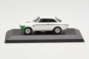 Alfa Romeo Giulia 1300 GTA Junior Biały Minichamps 1:43 400120601 Metal