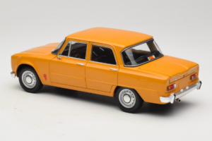 Alfa Romeo Giulia 1300 Super Pomarańczowy Minichamps 1:18 180120900 Metal — zdjęcie 7 z 8