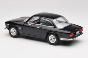 Alfa Romeo Giulia Sprint GTA Czarny Road Signature 1:18 92348 Metal — zdjęcie 7 z 8
