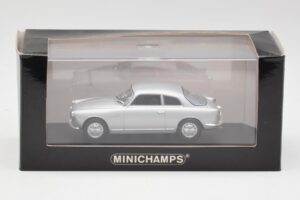 Alfa Romeo Giulietta Sprint Srebrny Minichamps 1:43 400120400 Metal — zdjęcie 4 z 4