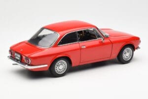 Alfa Romeo GT 1300 Junior LHD Czerwony AUTOart 1:18 70131 Metal — zdjęcie 3 z 8