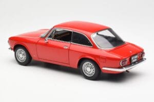 Alfa Romeo GT 1300 Junior LHD Czerwony AUTOart 1:18 70131 Metal — zdjęcie 7 z 8