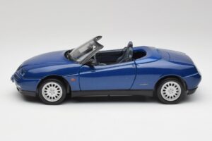 Alfa Romeo Spider 916 Periwinkle Niebieski Maisto 1:18 50308 Metal — zdjęcie 3 z 7