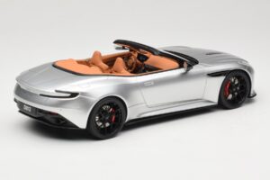 Aston Martin DB12 Volante Srebrny GT Spirit 1:18 GT945 Żywica — zdjęcie 2 z 6