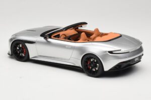 Aston Martin DB12 Volante Srebrny GT Spirit 1:18 GT945 Żywica — zdjęcie 5 z 6