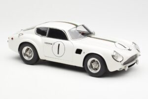 Aston Martin DB4 GT Zagato #1 24 Hours of Le Mans 1961 CMC 1:18 M-139 Metal — zdjęcie 4 z 6