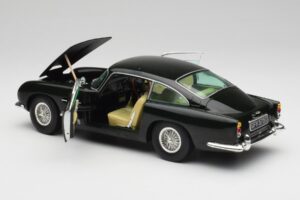 Aston Martin DB5 California Szałwiowy Chrono 1:18 H1001 Metal — zdjęcie 5 z 8