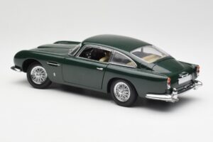 Aston Martin DB5 RHD Zielony AUTOart 1:18 70024 Metal — zdjęcie 7 z 8
