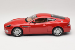 Aston Martin V12 Vanquish Czerwony Bburago 1:18 33334063 Metal — zdjęcie 4 z 8