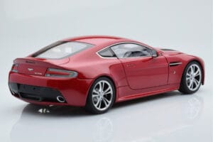 Aston Martin V12 Vantage Czerwony AUTOart 1:18 70208 Metal — zdjęcie 3 z 8