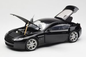 Aston Martin V8 Vantage Onyx Czarny AUTOart 1:18 70202 Metal — zdjęcie 2 z 8