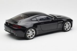 Aston Martin V8 Vantage Onyx Czarny AUTOart 1:18 70202 Metal — zdjęcie 3 z 8