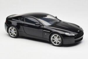 Aston Martin V8 Vantage Onyx Czarny AUTOart 1:18 70202 Metal — zdjęcie 6 z 8