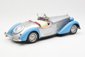 Audi 225 Front Roadster Niebiesko Srebrny CMC 1:18 M-075B Metal — zdjęcie 2 z 6