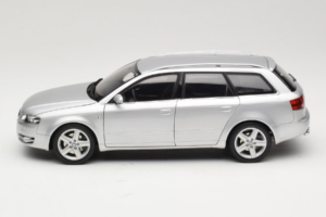 Audi A4 B7 3.2 Quattro Avant Srebrny Minichamps 1:18 5010404215 Metal — zdjęcie 4 z 8