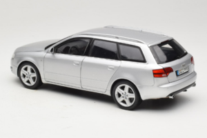 Audi A4 B7 3.2 Quattro Avant Srebrny Minichamps 1:18 5010404215 Metal — zdjęcie 7 z 8