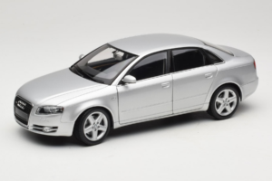 Audi A4 B7 Srebrny Minichamps 1:18 100014402 Metal