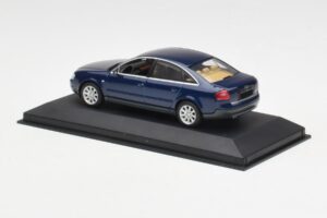Audi A6 C5 Ciemnoniebieski Minichamps 1:43 132093 Metal — zdjęcie 3 z 4