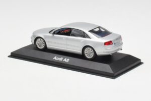 Audi A8 D3 Srebrny Minichamps 1:43 20000001386001 Metal — zdjęcie 3 z 4