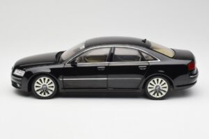 Audi A8 D3 W12 Czarny Kyosho 1:18 09212BK Metal — zdjęcie 4 z 8