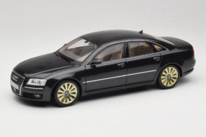 Audi A8 D3 W12 Czarny Kyosho 1:18 5010508135 Metal