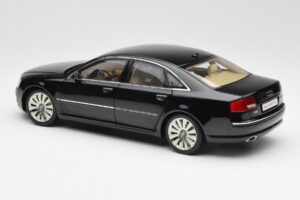 Audi A8 D3 W12 Czarny Kyosho 1:18 09212BK Metal — zdjęcie 7 z 8