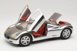 Audi Avus Quattro Chrome Silver Revell 1:18 08913-C1 Metal — zdjęcie 2 z 8