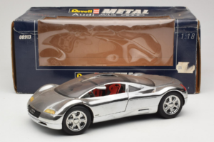 Audi Avus Quattro Chrome Silver Revell 1:18 08913-C1 Metal — zdjęcie 8 z 8