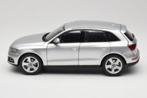 Audi Q5 8R Ice Silver Kyosho 1:18 09242IS Metal — zdjęcie 4 z 8
