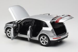 Audi Q5 8R Ice Silver Kyosho 1:18 09242IS Metal — zdjęcie 5 z 8