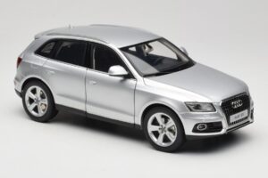 Audi Q5 8R Ice Silver Kyosho 1:18 09242IS Metal — zdjęcie 6 z 8