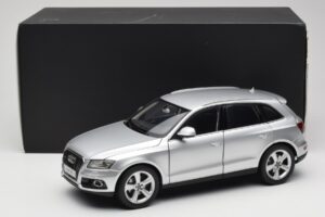Audi Q5 8R Ice Silver Kyosho 1:18 09242IS Metal — zdjęcie 8 z 8