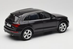 Audi Q5 8R Lava Grey Kyosho 1:18 09242LG Metal — zdjęcie 3 z 8