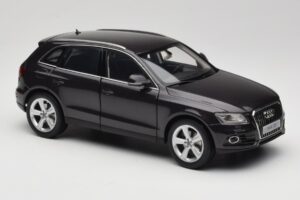 Audi Q5 8R Lava Grey Kyosho 1:18 09242LG Metal — zdjęcie 6 z 8