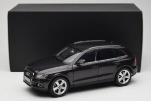 Audi Q5 8R Lava Grey Kyosho 1:18 09242LG Metal — zdjęcie 8 z 8