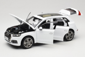 Audi Q5L FY Biały Paudi Model 1:18 30694 Metal — zdjęcie 2 z 8