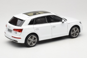 Audi Q5L FY Biały Paudi Model 1:18 30694 Metal — zdjęcie 3 z 8