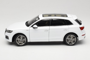Audi Q5L FY Biały Paudi Model 1:18 30694 Metal — zdjęcie 4 z 8