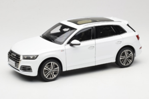 Audi Q5L FY Biały Paudi Model 1:18 30694 Metal