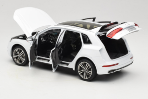 Audi Q5L FY Biały Paudi Model 1:18 30694 Metal — zdjęcie 5 z 8